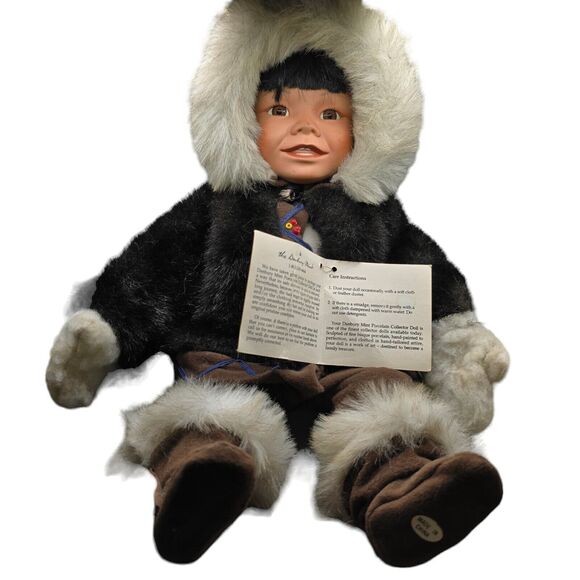 1992 Ethnic Eskimo Doll Porcelain by Danbury Mint Collectors Doll Vintage - Picture 9 of 16
